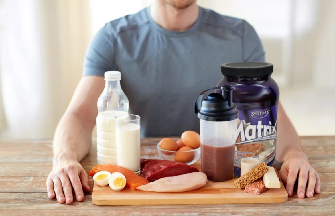 Por que comer proteínas ajuda a controlar a fome e emagrecer?